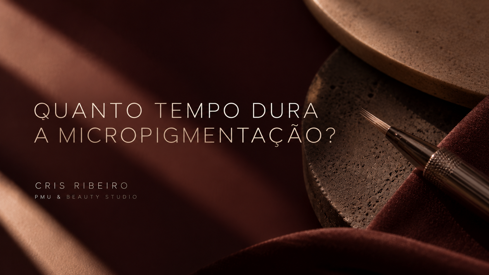 Quanto tempo dura a micropigmentação de sobrancelhas? — capa do guia de Cris Ribeiro PMU